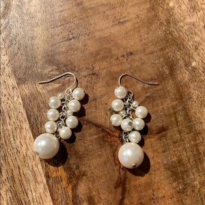 Dangle pearl earrings